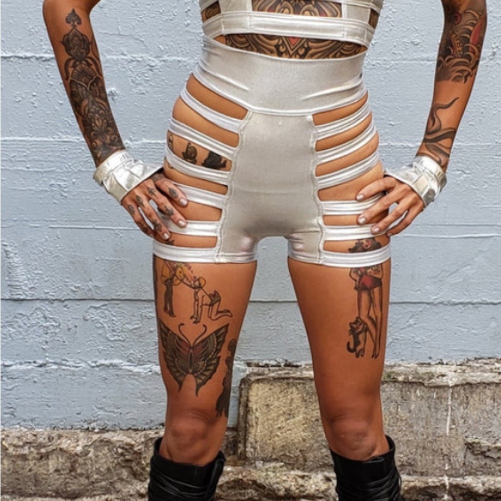five and diamond Delila silver shorts xs